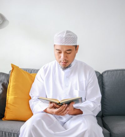 man-reading-al-quran