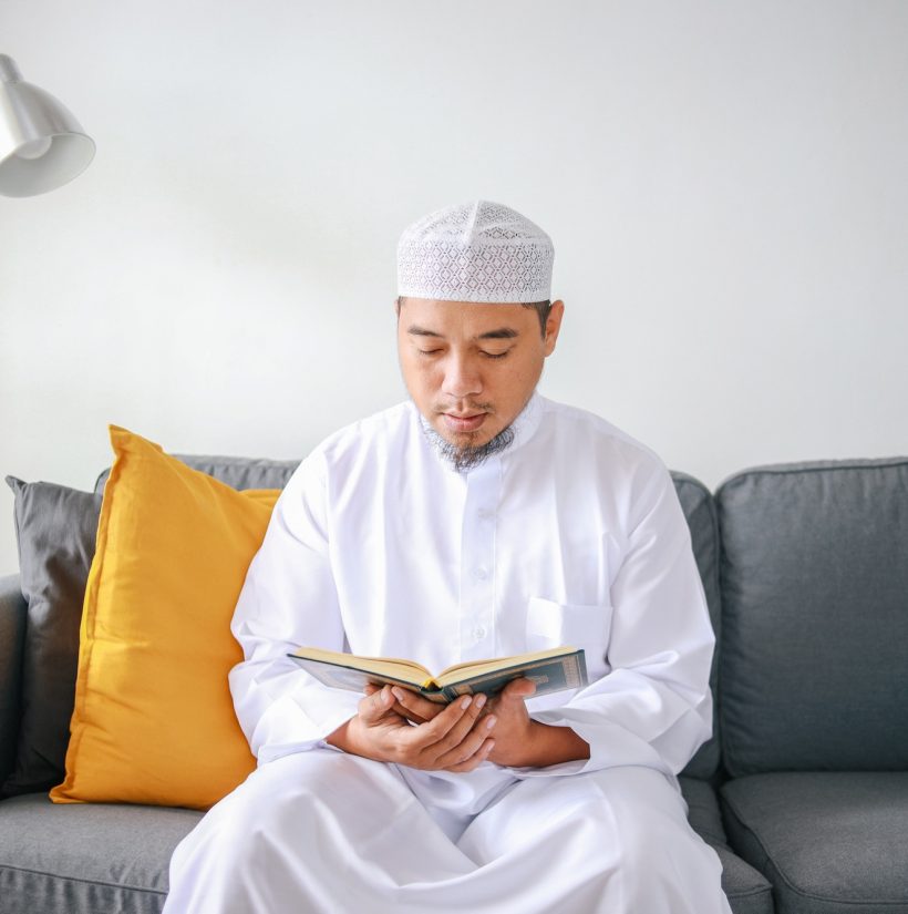 man-reading-al-quran